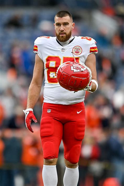 travis kelce salary net worth